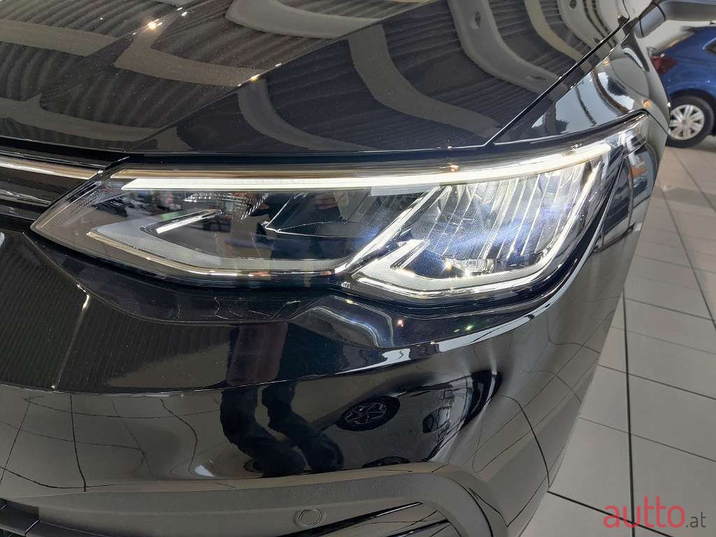 2022' Volkswagen Golf photo #4