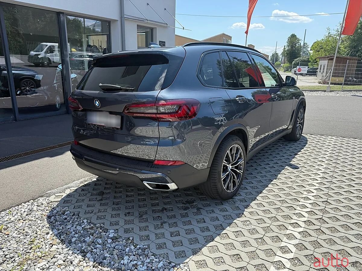 2021' BMW X5 photo #2
