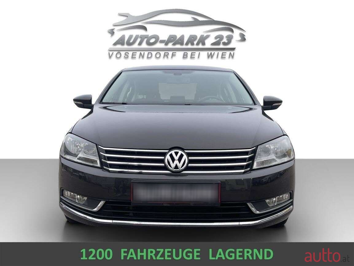 2011' Volkswagen Passat photo #4