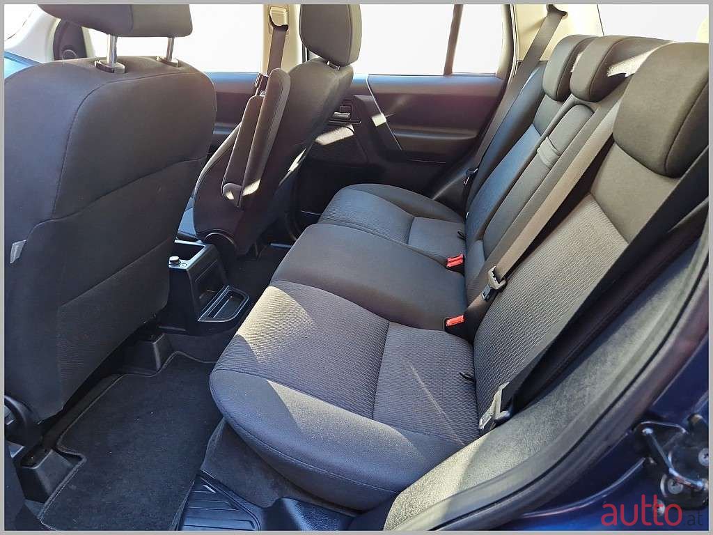 2012' Land Rover Freelander photo #6