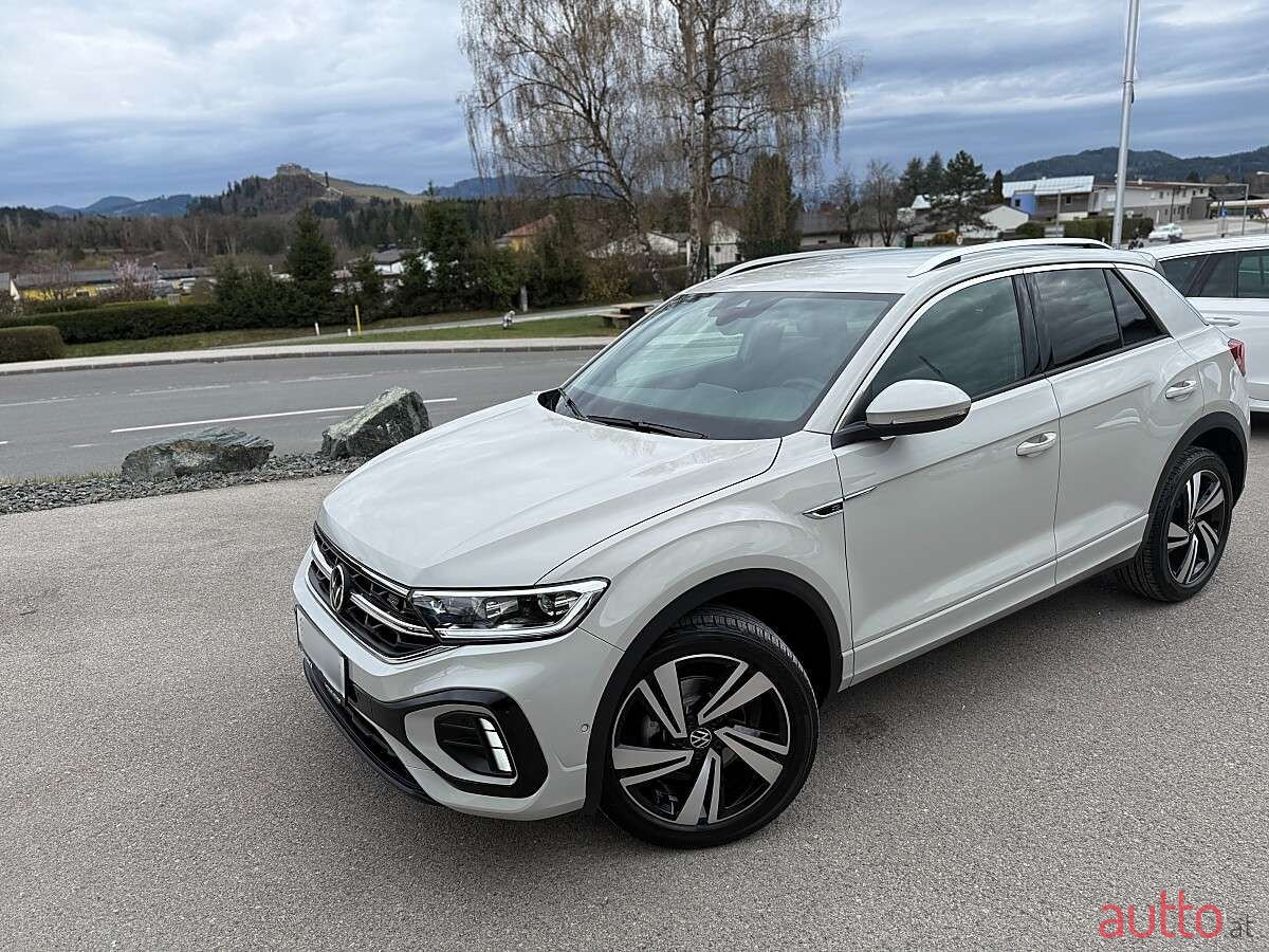 2024' Volkswagen T-Roc photo #2