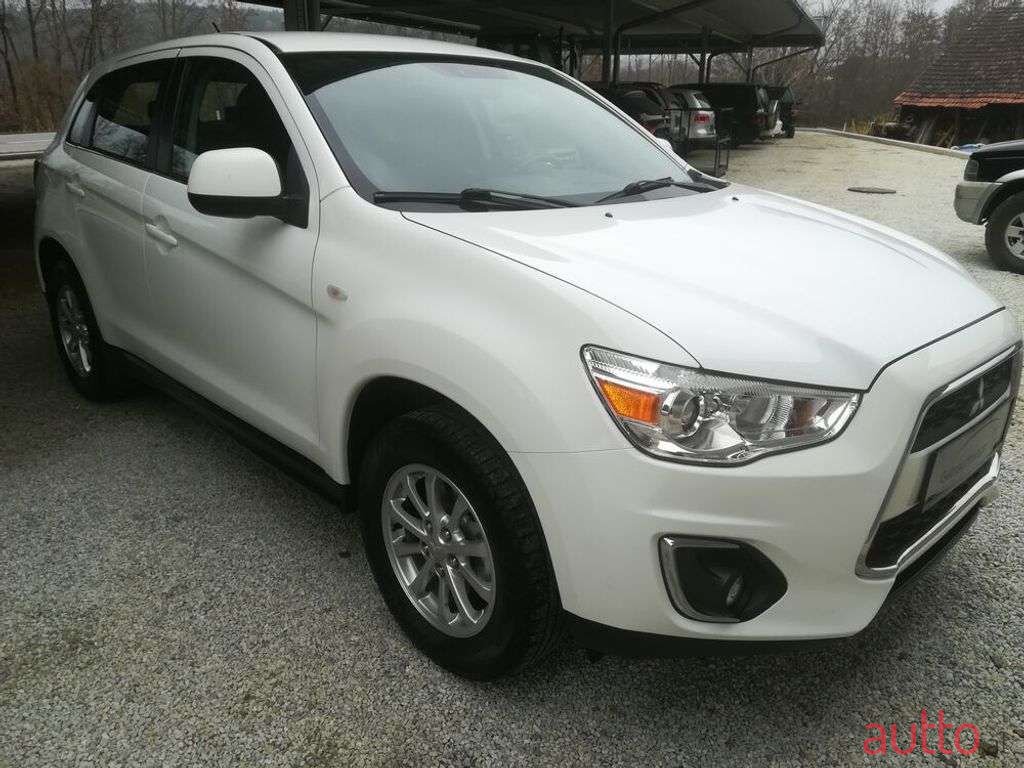 2013' Mitsubishi ASX photo #5