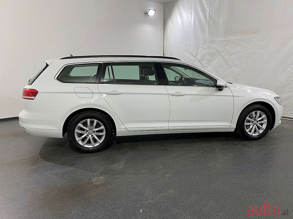 2017' Volkswagen Passat photo #4