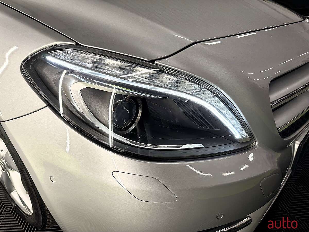 2013' Mercedes-Benz B-Klasse photo #5