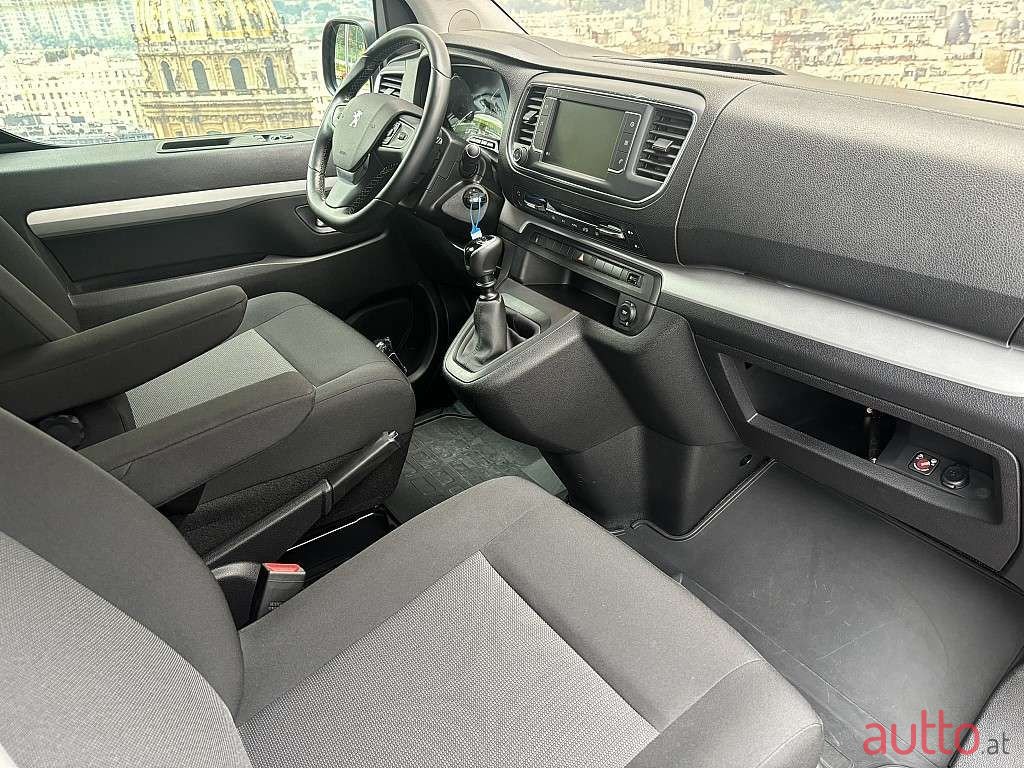 2020' Peugeot Traveller photo #5