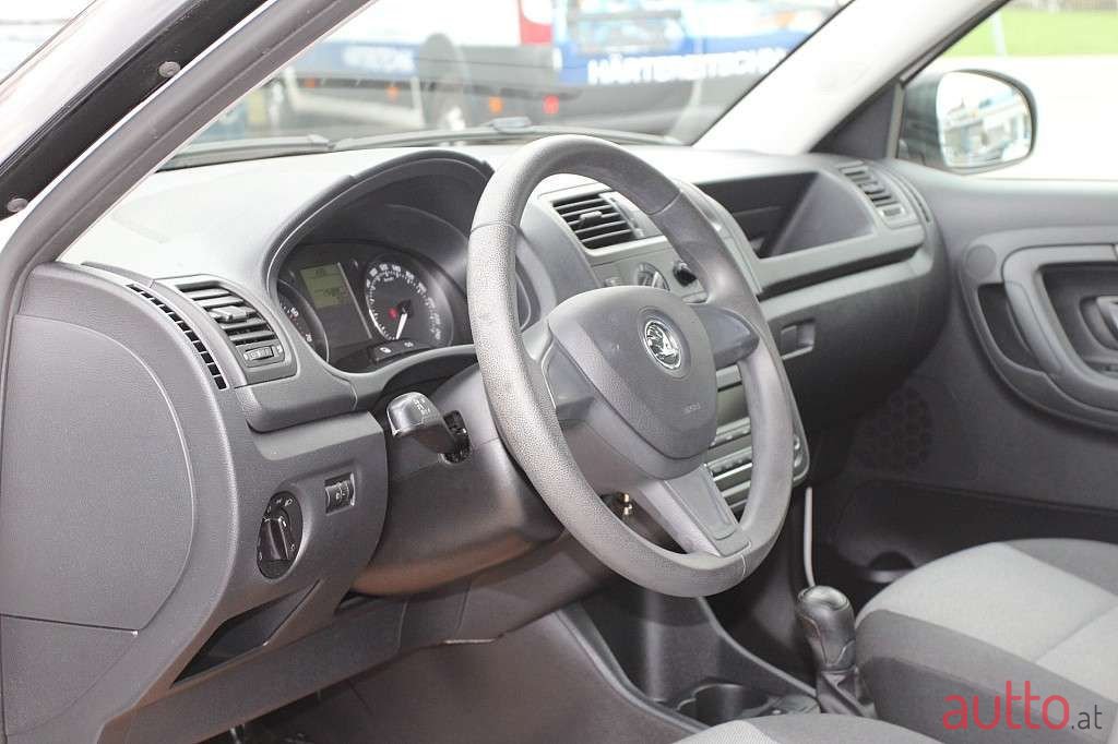2014' Skoda Fabia photo #3