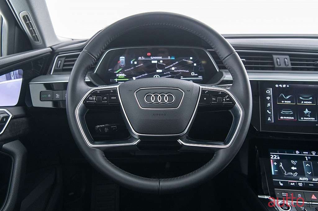 2020' Audi e-tron photo #6