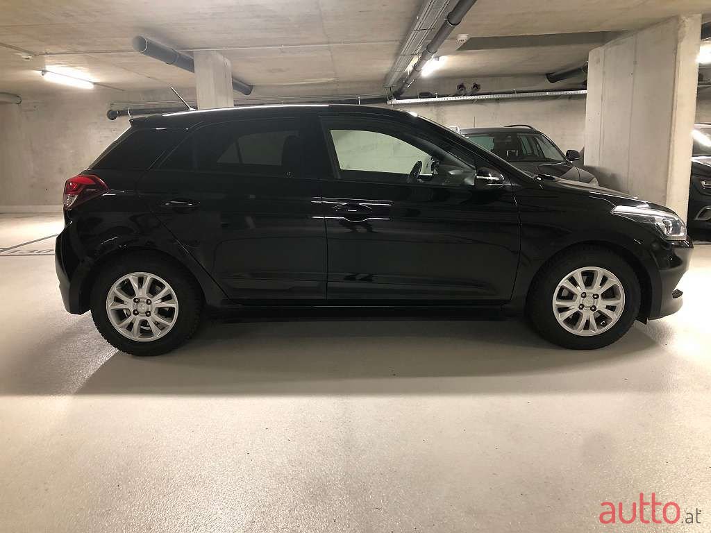 2017' Hyundai i20 photo #3