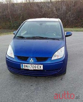 2006' Mitsubishi Colt photo #2