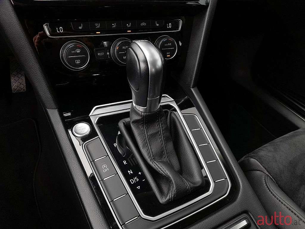 2019' Volkswagen Passat photo #4