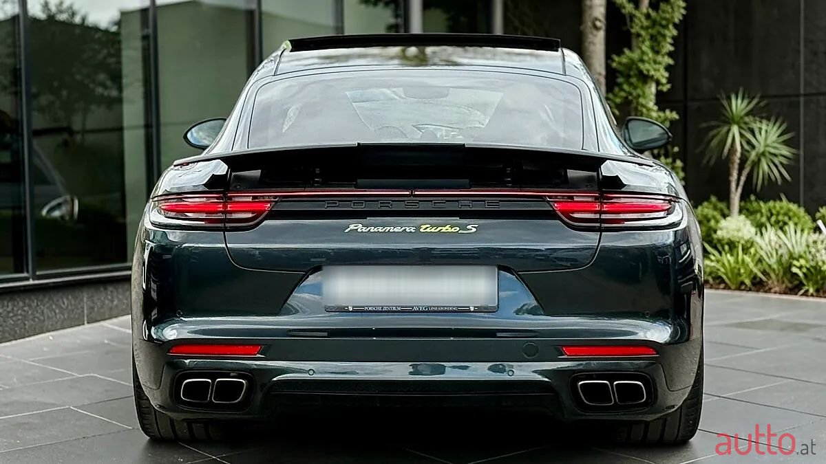 2018' Porsche Panamera photo #5