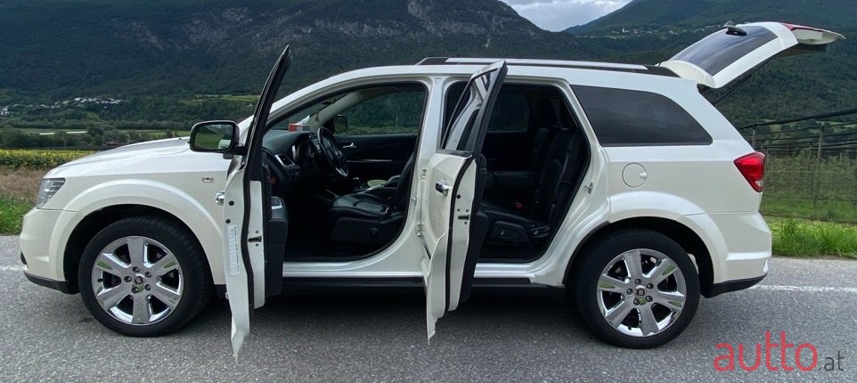 2014' Fiat Freemont photo #2