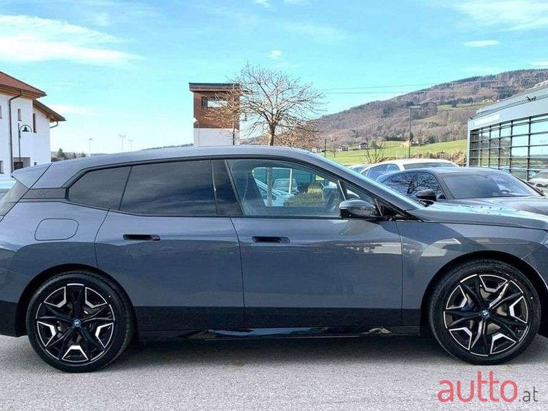 2022' BMW iX photo #4