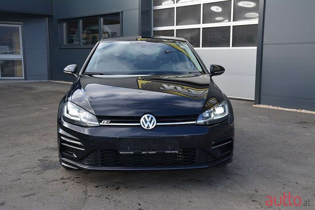 2019' Volkswagen Golf photo #2