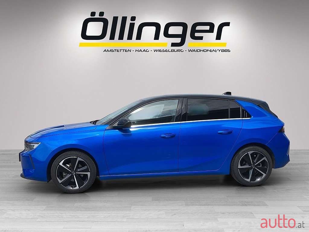 2023' Opel Astra photo #2