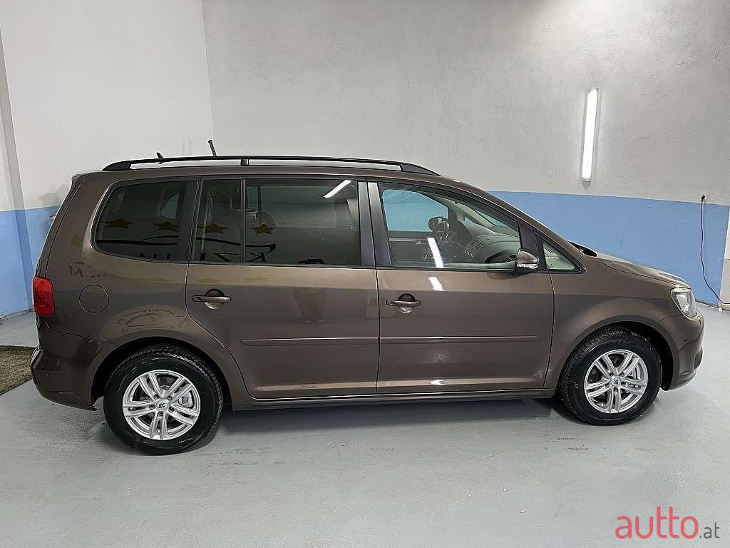 2014' Volkswagen Touran photo #6