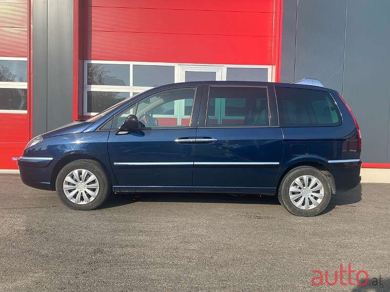 2012' Citroen C8 photo #2