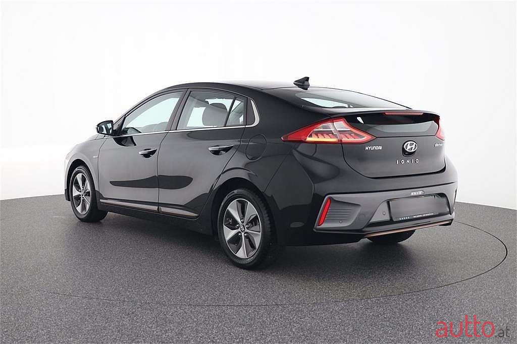 2018' Hyundai Ioniq photo #3