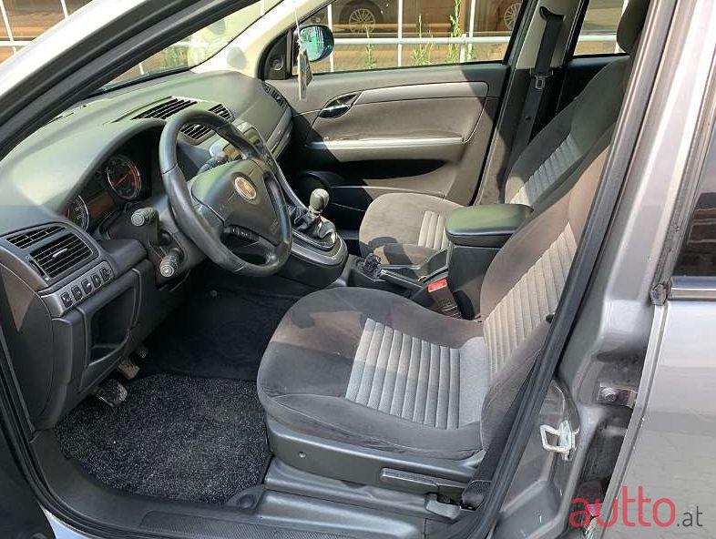 2009' Fiat Croma photo #2