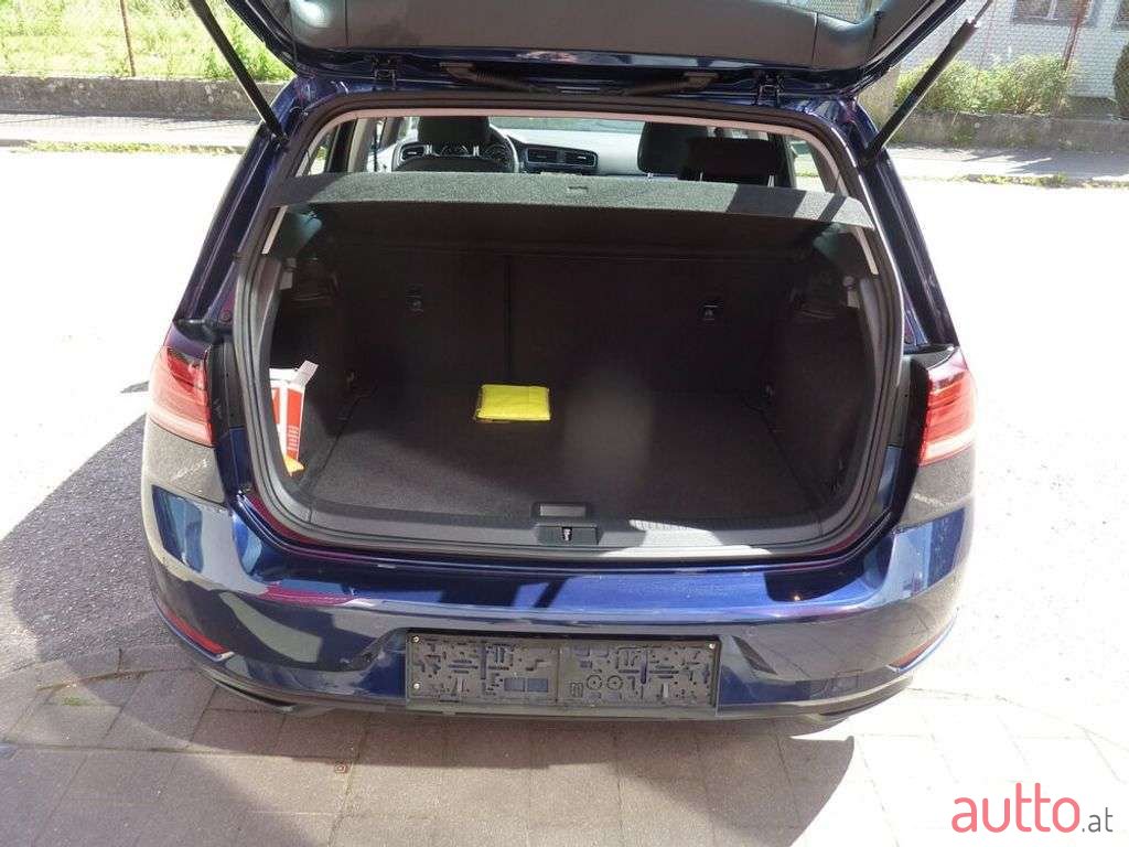 2018' Volkswagen Golf photo #4