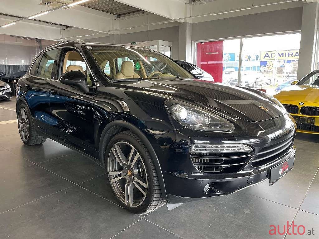 2011' Porsche Cayenne photo #3