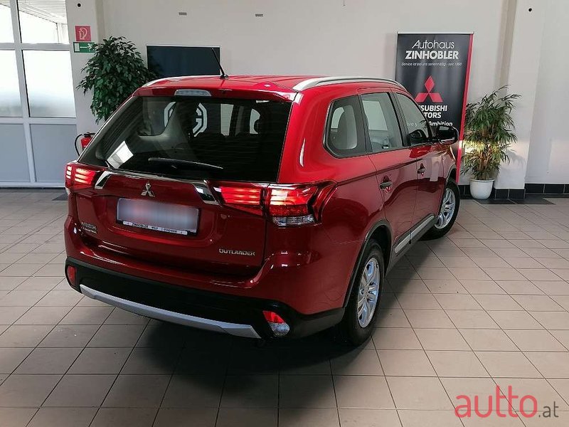 2016' Mitsubishi Outlander photo #4