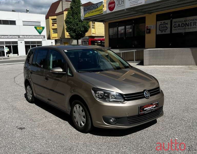 2012' Volkswagen Touran photo #3