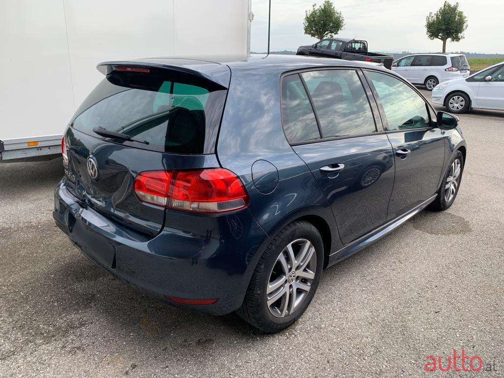 2011' Volkswagen Golf photo #4