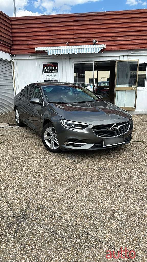2018' Opel Insignia photo #2