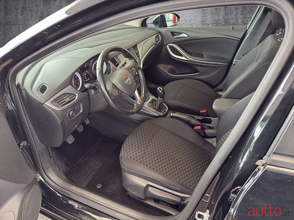 2018' Opel Astra photo #6