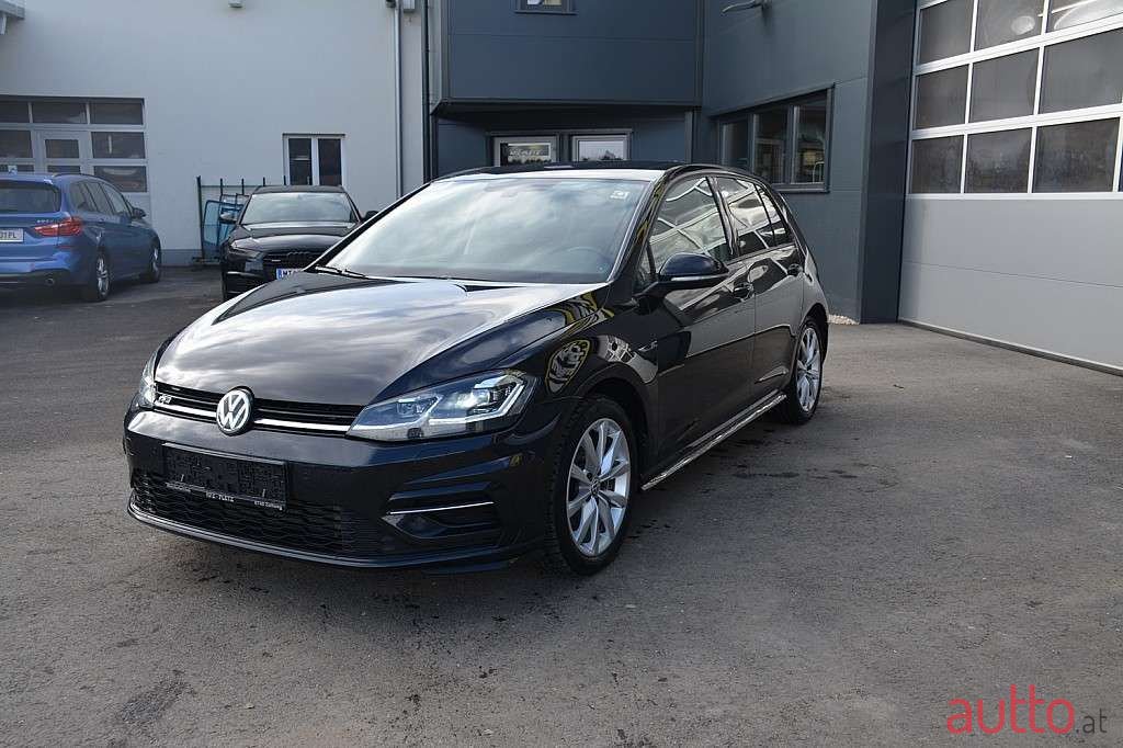 2019' Volkswagen Golf photo #3