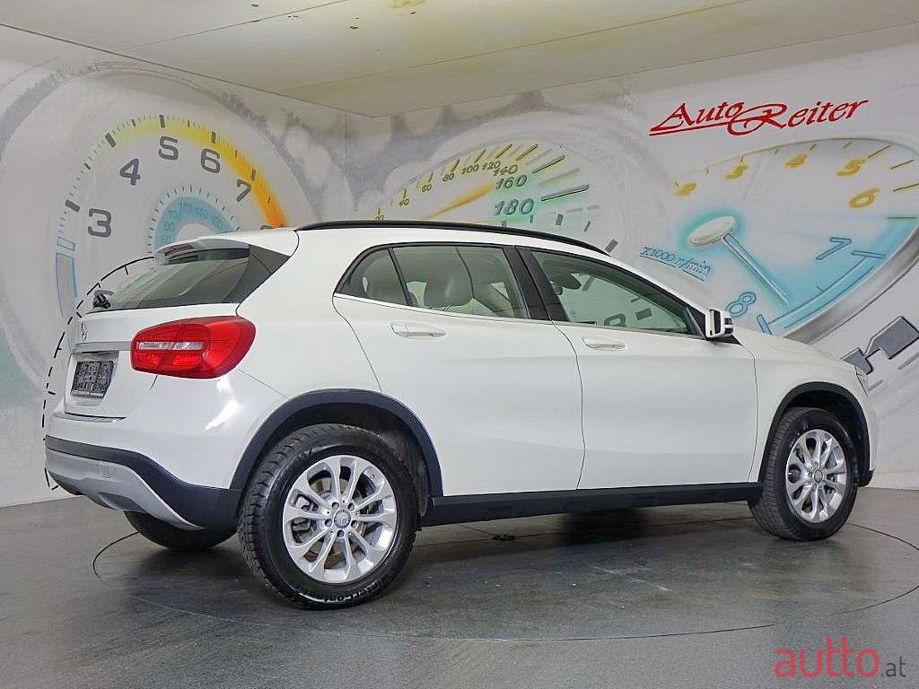 2016' Mercedes-Benz Gla-Klasse photo #2
