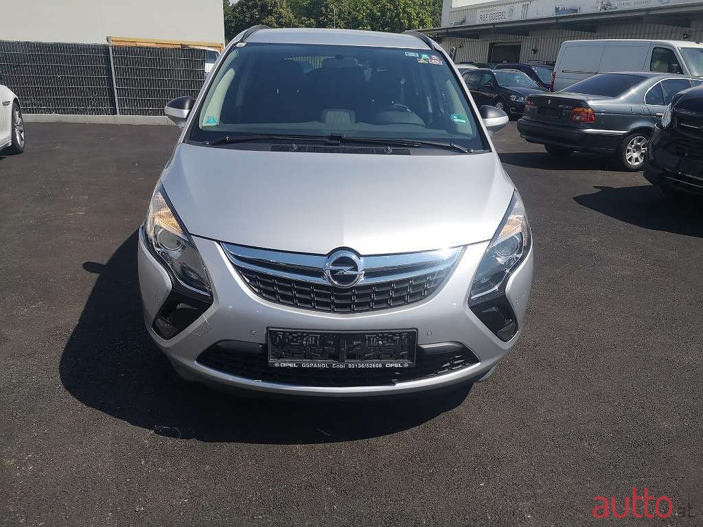 2015' Opel Zafira photo #1