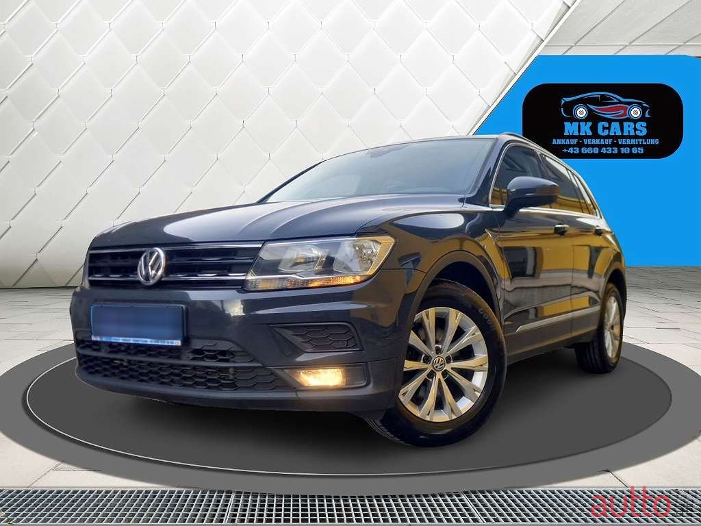 2017' Volkswagen Tiguan photo #2