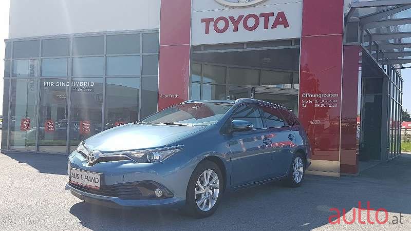 2016' Toyota Auris photo #1