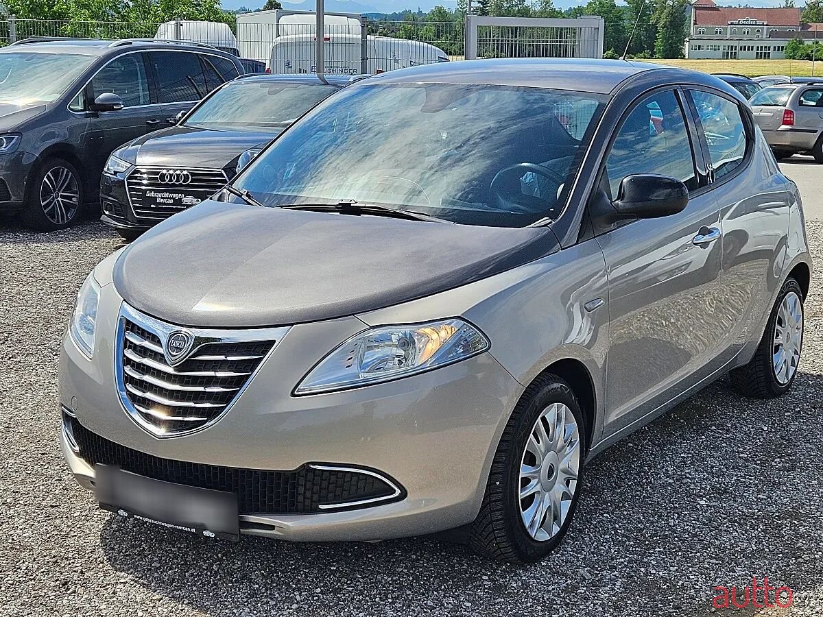 2012' Lancia Ypsilon photo #1