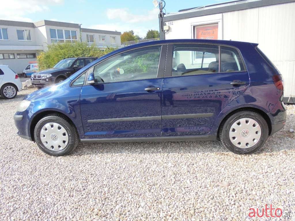 2005' Volkswagen Golf photo #2