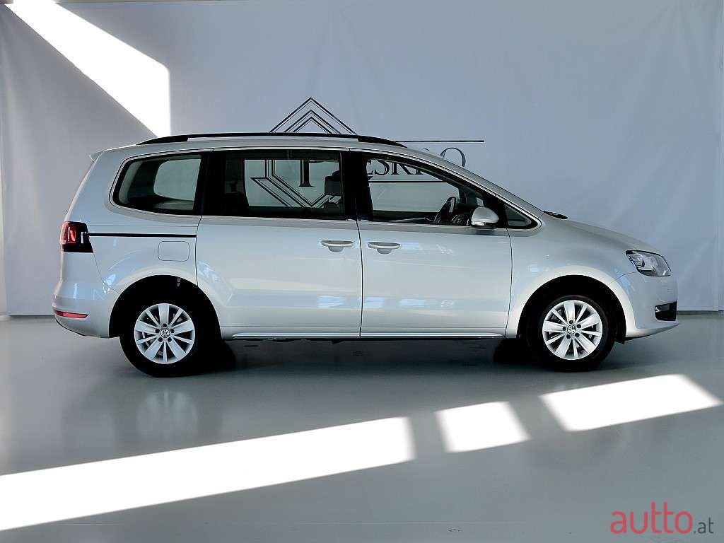 2017' Volkswagen Sharan photo #2