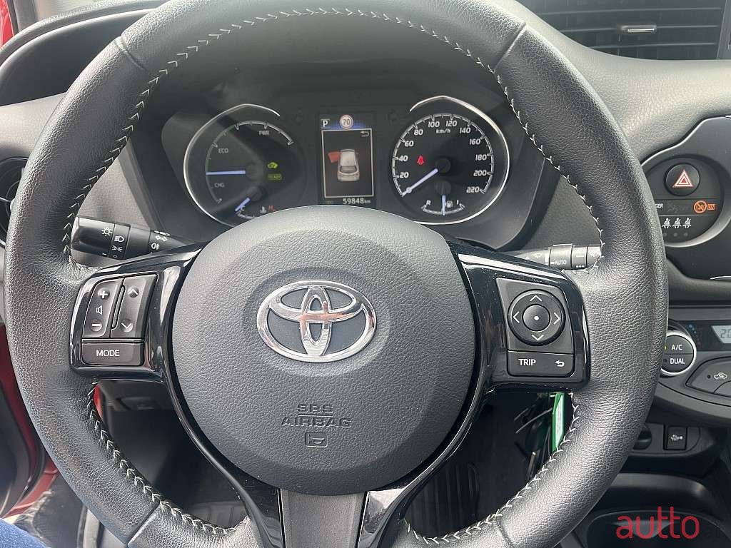 2020' Toyota Yaris photo #3