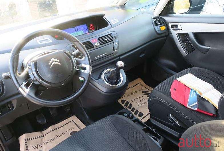 2009' Citroen C4 Picasso photo #2