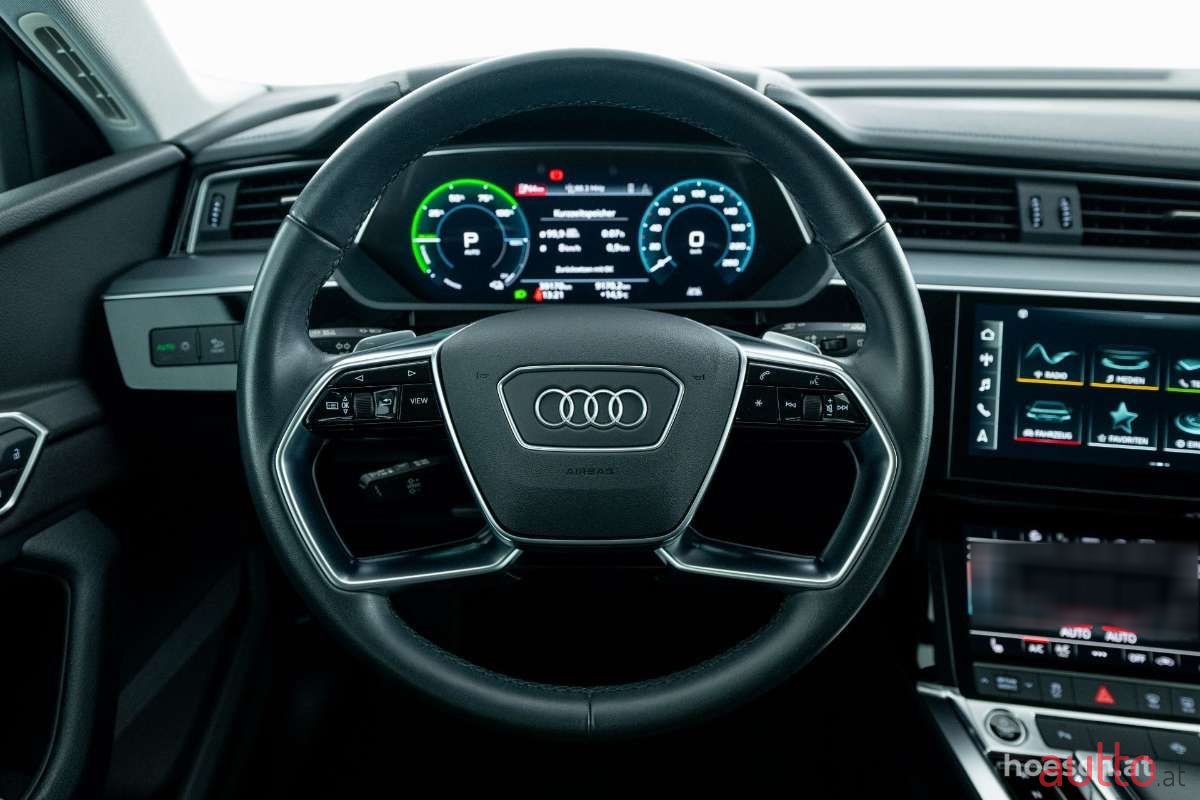2022' Audi e-tron photo #6