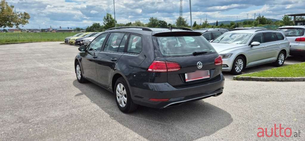 2018' Volkswagen Golf photo #3