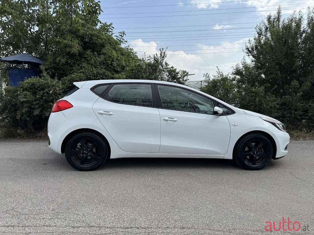 2014' Kia Ceed photo #2