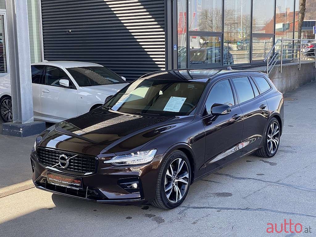 2021' Volvo V60 photo #1