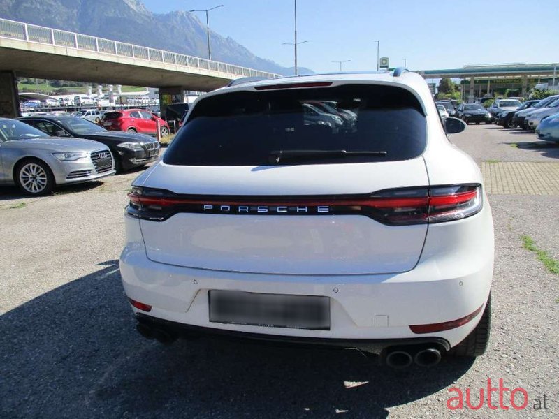 2015' Porsche Macan photo #2