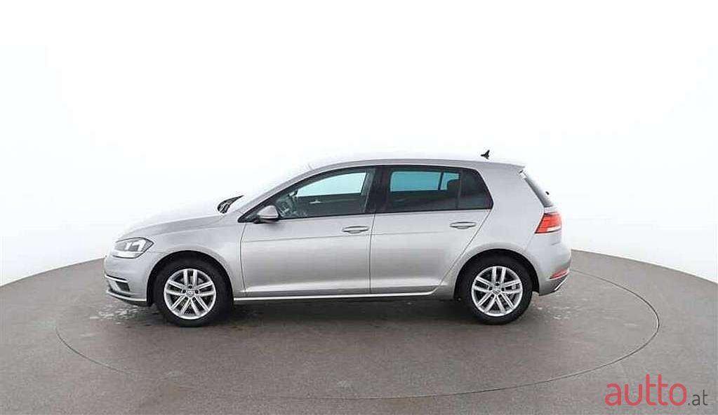 2019' Volkswagen Golf photo #5