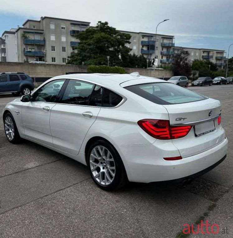 2011' BMW 5Er-Reihe photo #6