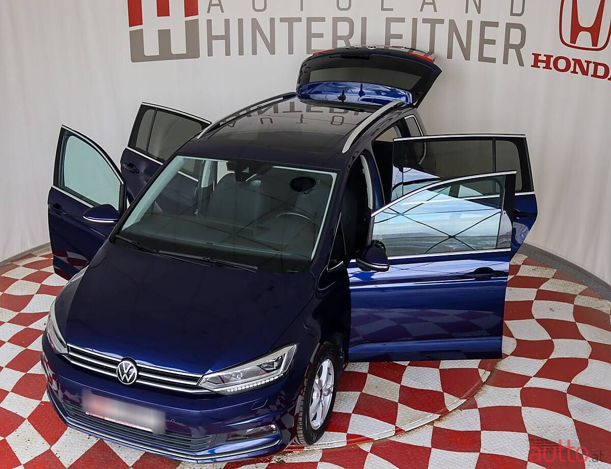 2021' Volkswagen Touran photo #3