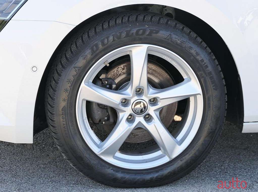 2017' Skoda Superb photo #2