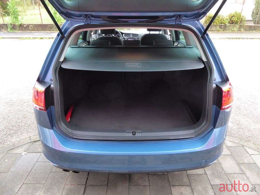 2015' Volkswagen Golf photo #3